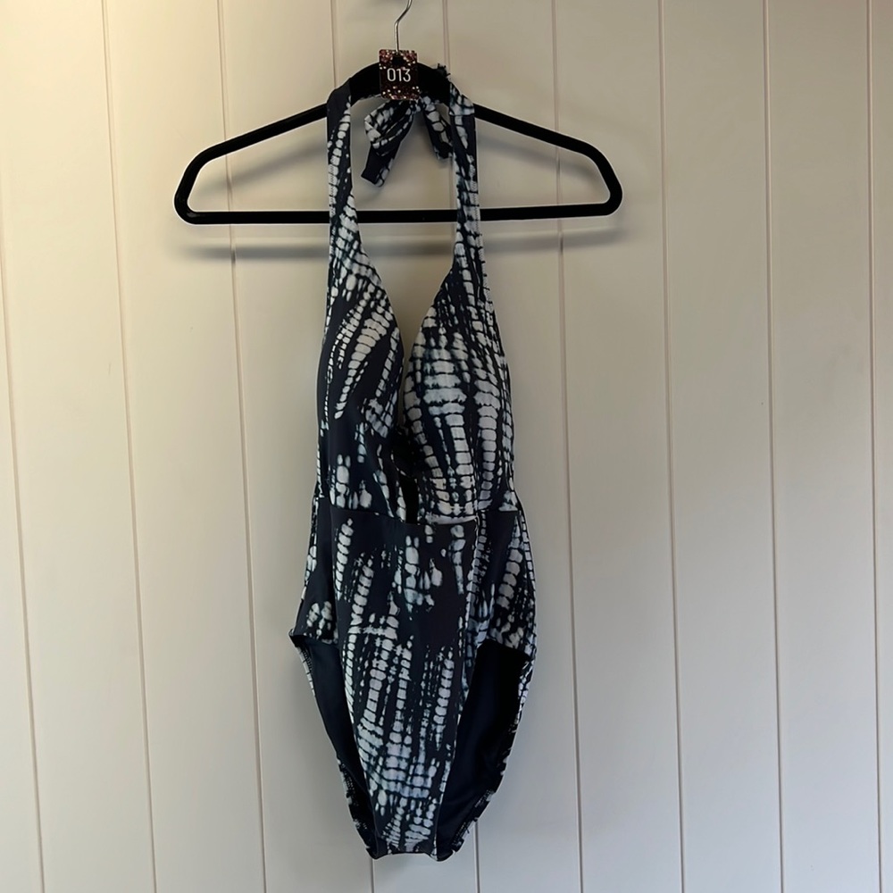 013 Bar III One Piece Swimsuit Black/White Tie Dye Small, Medium & XL Available - Picture 3 of 6